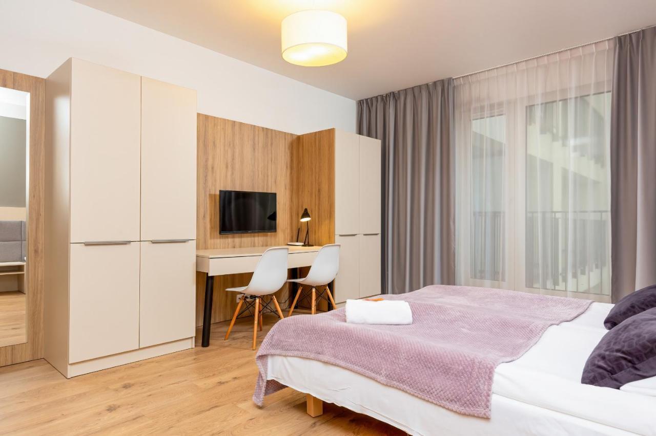 Wolska Residence Apartments With Parking By Noclegi Renters ワルシャワ エクステリア 写真