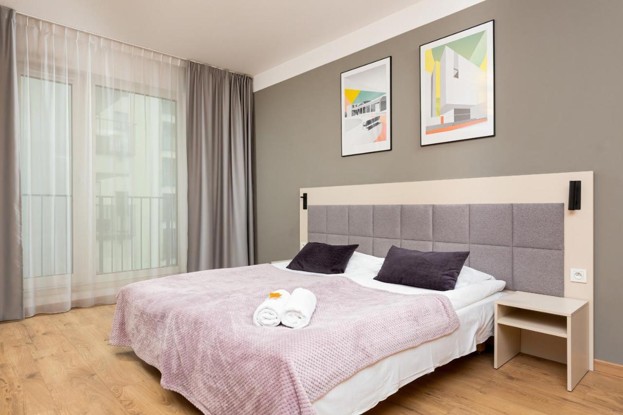 Wolska Residence Apartments With Parking By Noclegi Renters ワルシャワ エクステリア 写真