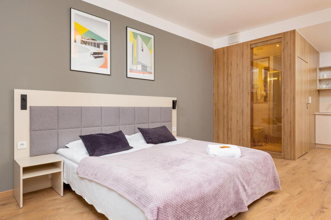 Wolska Residence Apartments With Parking By Noclegi Renters ワルシャワ エクステリア 写真