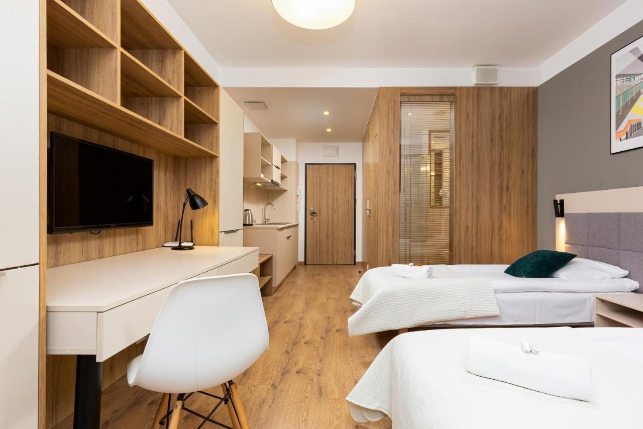 Wolska Residence Apartments With Parking By Noclegi Renters ワルシャワ エクステリア 写真