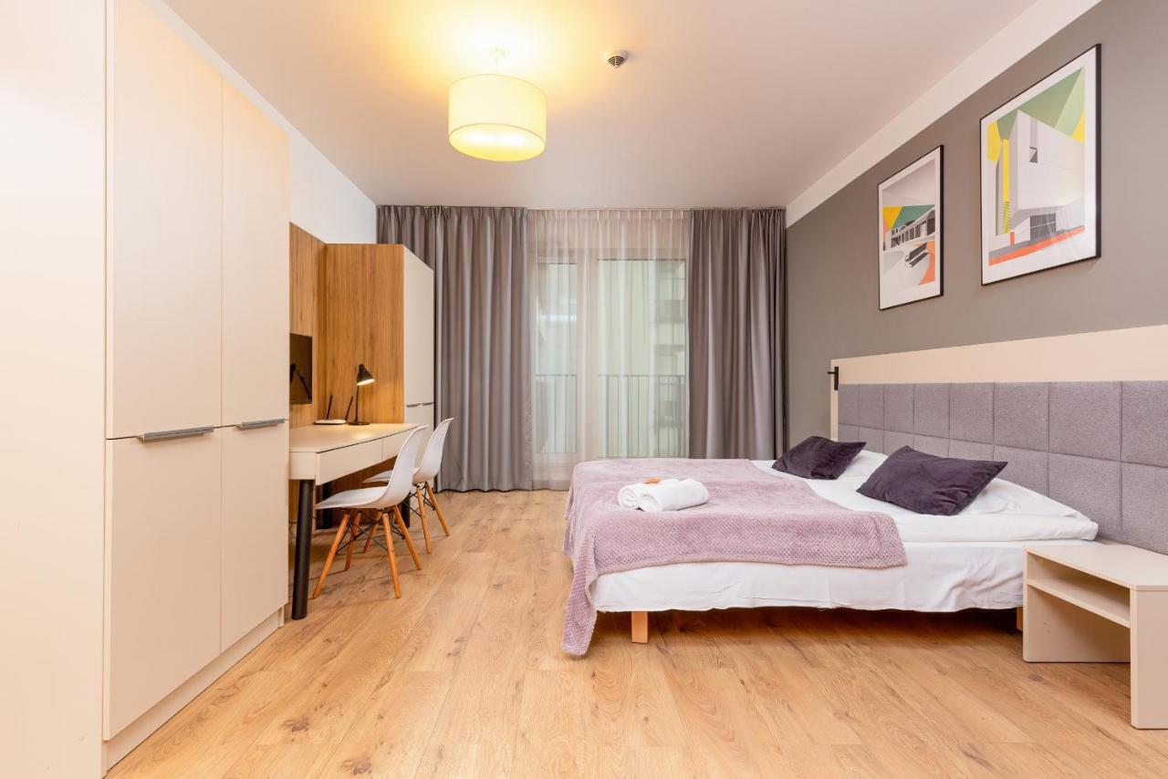Wolska Residence Apartments With Parking By Noclegi Renters ワルシャワ エクステリア 写真