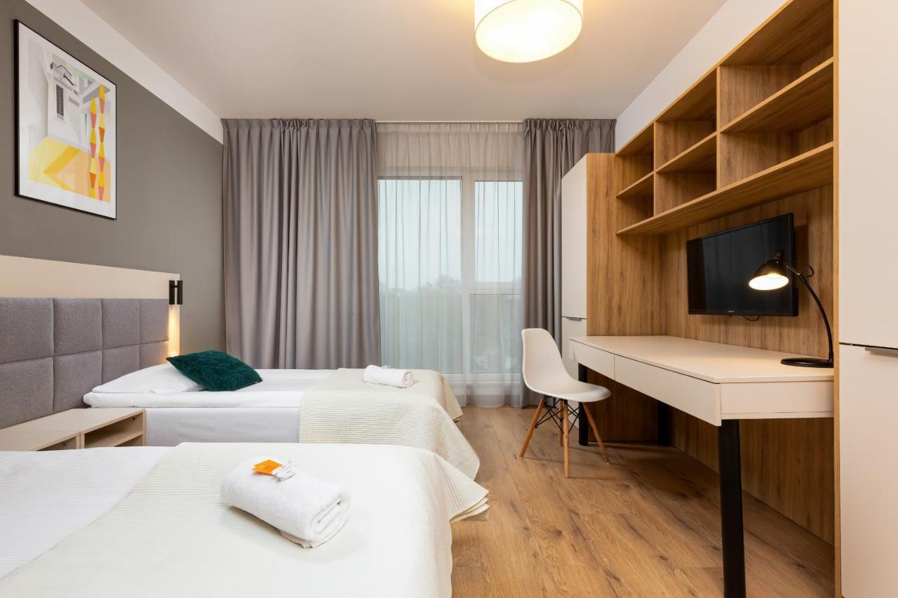 Wolska Residence Apartments With Parking By Noclegi Renters ワルシャワ エクステリア 写真